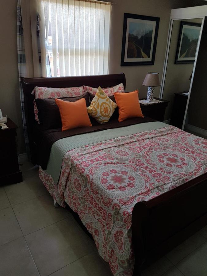 New Kingston Luxurious Secure Condo Kültér fotó