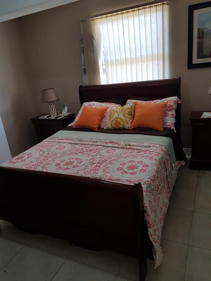 New Kingston Luxurious Secure Condo Kültér fotó