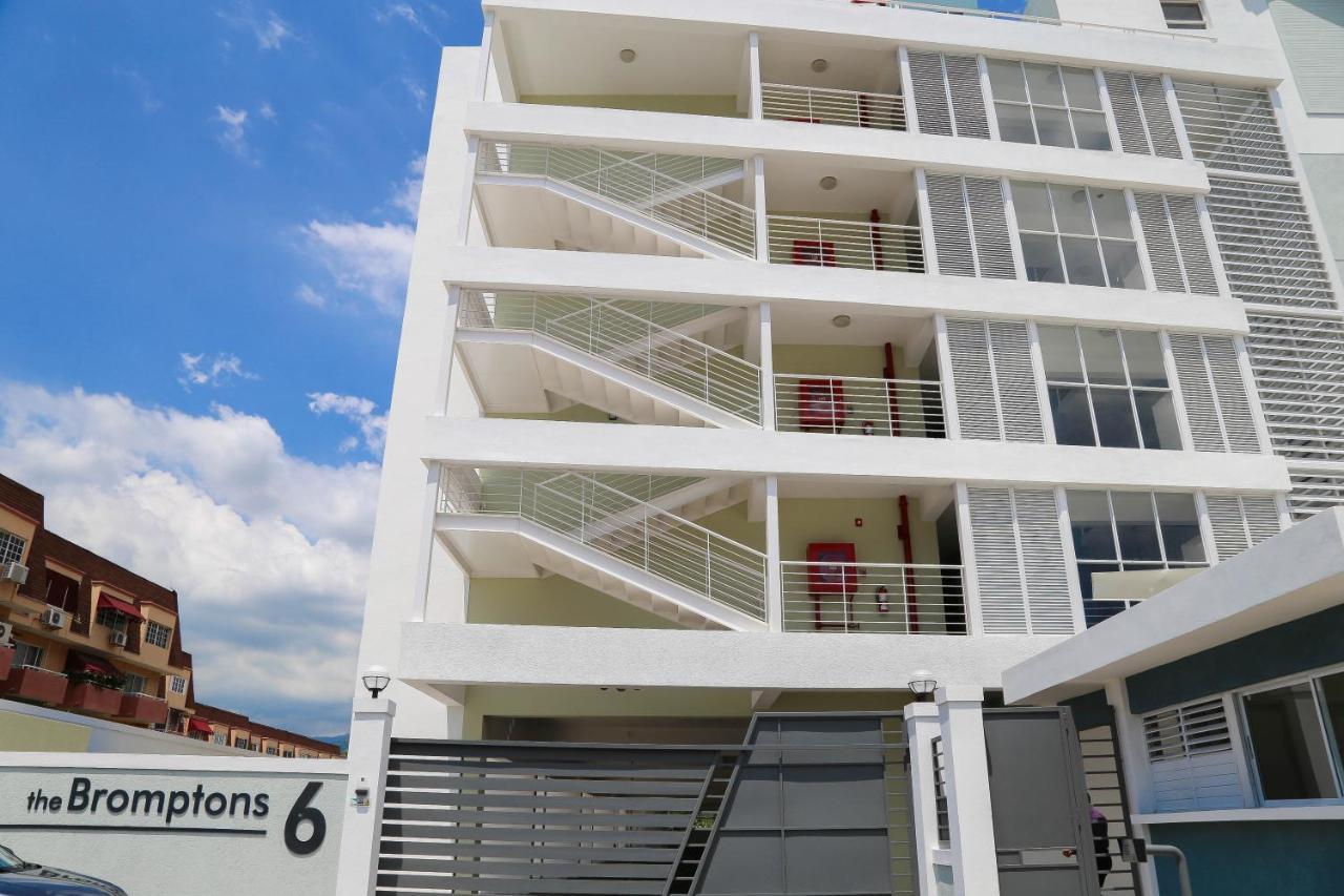 New Kingston Luxurious Secure Condo Kültér fotó